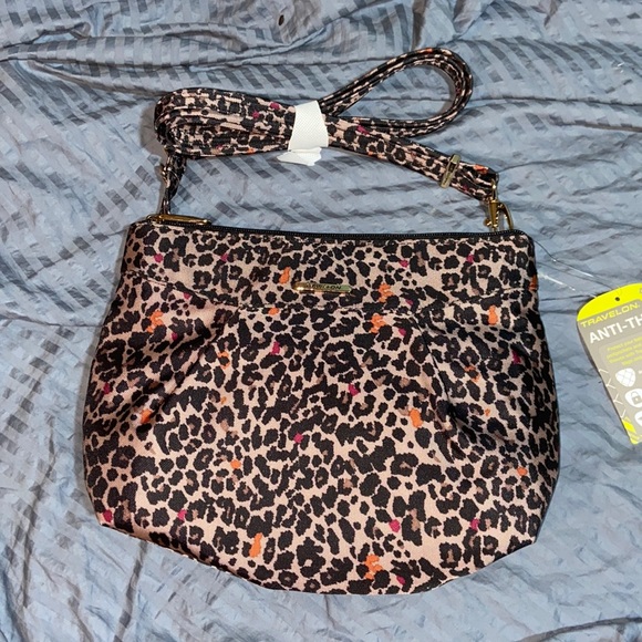 Travelon Anti-Theft Crossbody Bag and Coin Pouch in Leopard RFID Protection NWOT - Picture 1 of 12